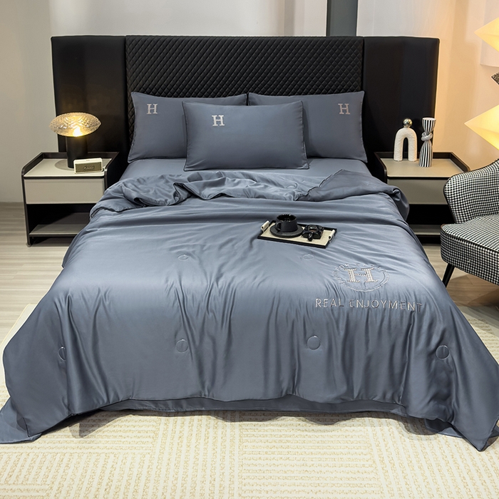 91家纺网 家纺一手货源 找家纺 星航家纺 2025新款轻奢夏被四件套晾感冰丝空调被水洗冰丝夏被 宝石蓝