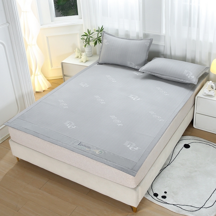 91家纺网 家纺一手货源 找家纺 青雅 2025新款凉感因子凉豆豆凉席 字母-灰