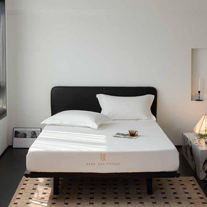 91家纺网 家纺一手货源 找家纺 秀色家纺 2025新款50支贡缎刺绣床笠单件全棉纯棉床罩三件套防滑床单床垫套罩轻奢 UR-皓月白