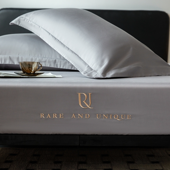 91家纺网 家纺一手货源 找家纺 秀色家纺 2025新款50支贡缎刺绣床笠单件全棉纯棉床罩三件套防滑床单床垫套罩轻奢 UR-典雅灰