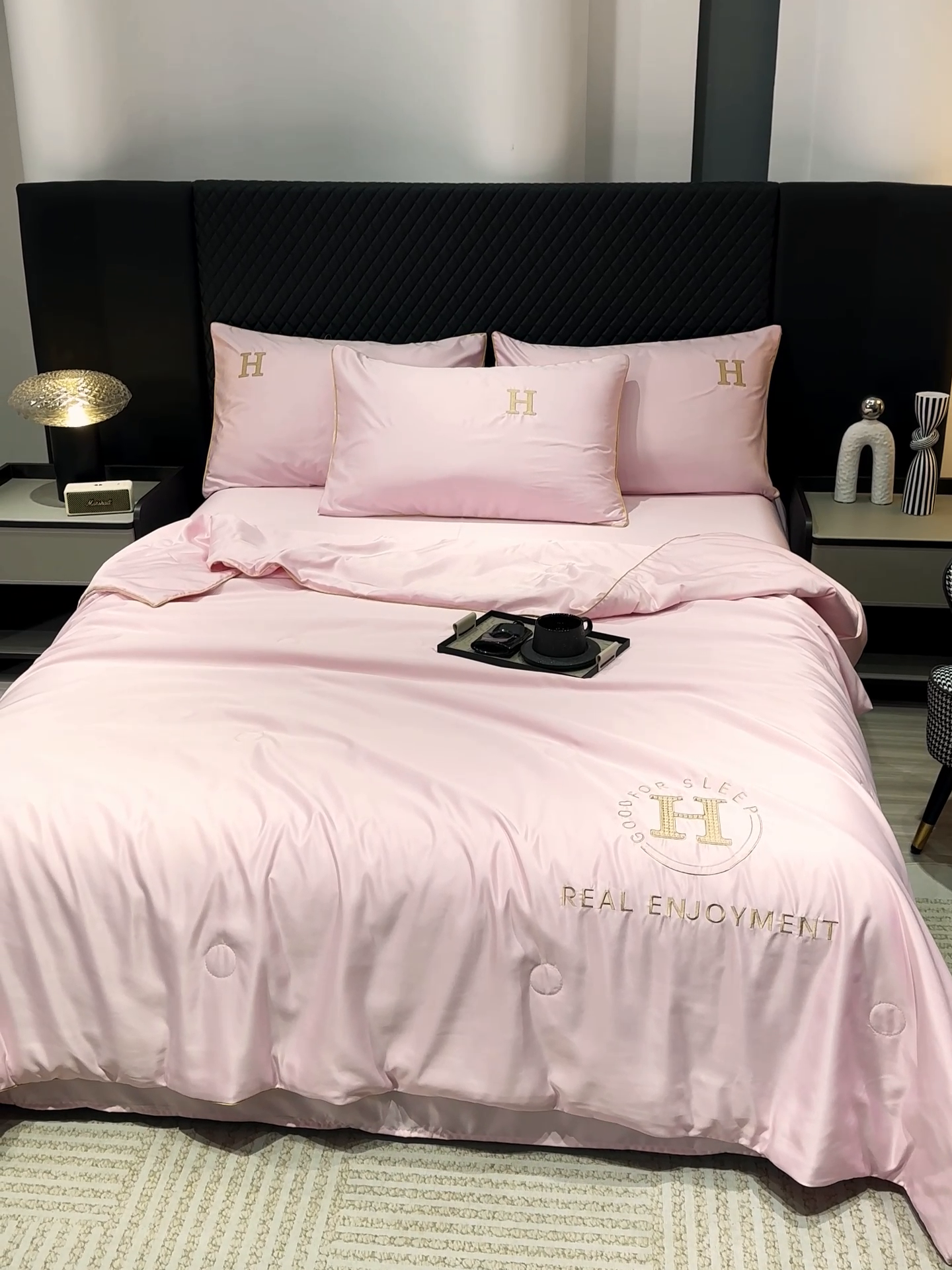 91家纺网 家纺一手货源 找家纺 星航家纺 2025新款轻奢夏被四件套晾感冰丝空调被水洗冰丝夏被 少女粉