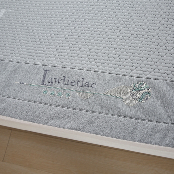 91家纺网 家纺一手货源 找家纺 青雅 2025新款凉感因子凉豆豆凉席 字母-灰