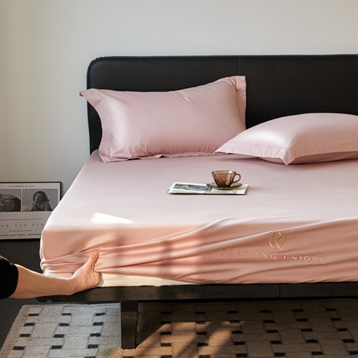 91家纺网 家纺一手货源 找家纺 秀色家纺 2025新款50支贡缎刺绣床笠单件全棉纯棉床罩三件套防滑床单床垫套罩轻奢 UR-玉颜粉