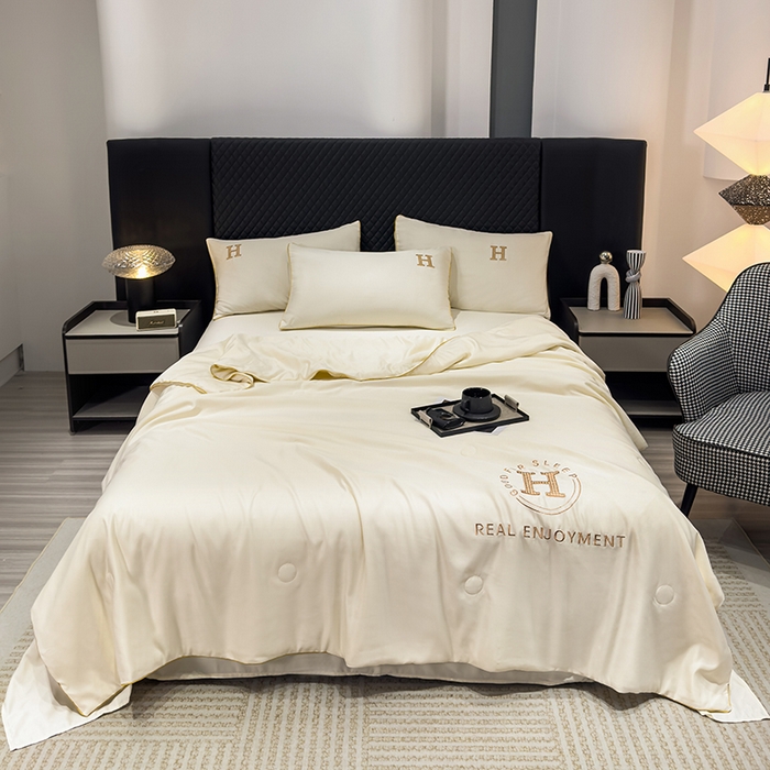 91家纺网 家纺一手货源 找家纺 星航家纺 2025新款轻奢夏被四件套晾感冰丝空调被水洗冰丝夏被 奶油白