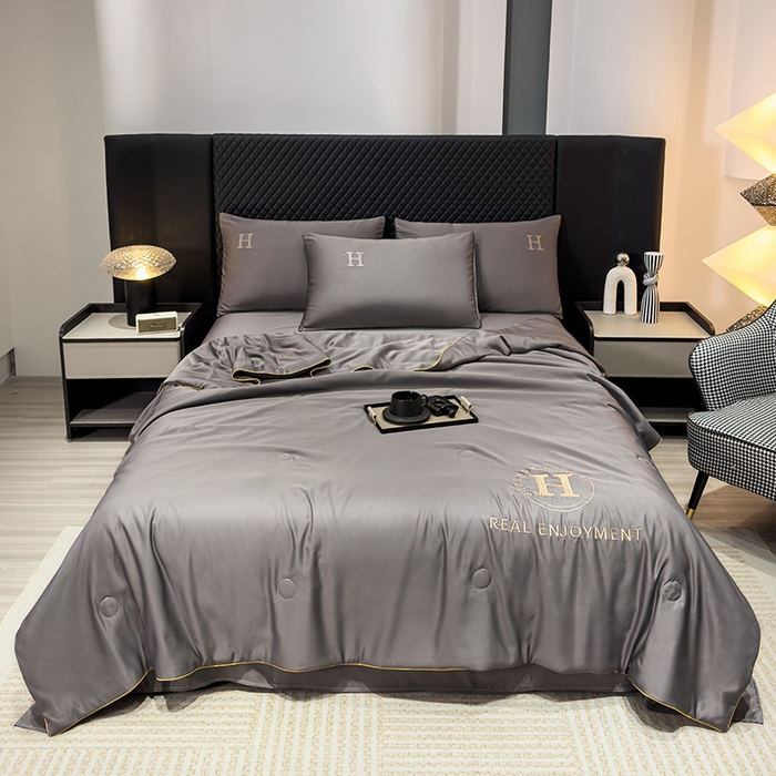 91家纺网 家纺一手货源 找家纺 星航家纺 2025新款轻奢夏被四件套晾感冰丝空调被水洗冰丝夏被 深灰