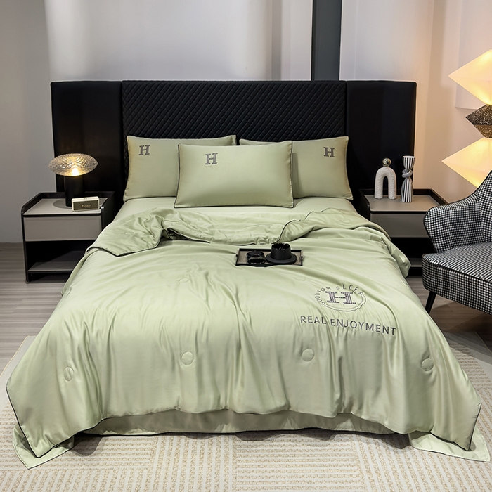 91家纺网 家纺一手货源 找家纺 星航家纺 2025新款轻奢夏被四件套晾感冰丝空调被水洗冰丝夏被 豆沙绿