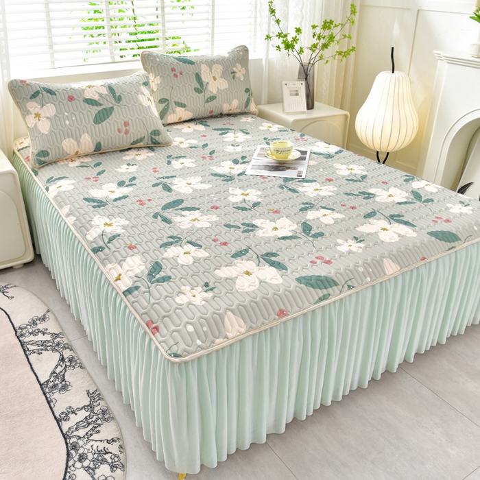 91家纺网 家纺一手货源 找家纺 诺梵家纺 2024新款0.5凉感丝乳胶凉席床裙款三件套 夏花绿