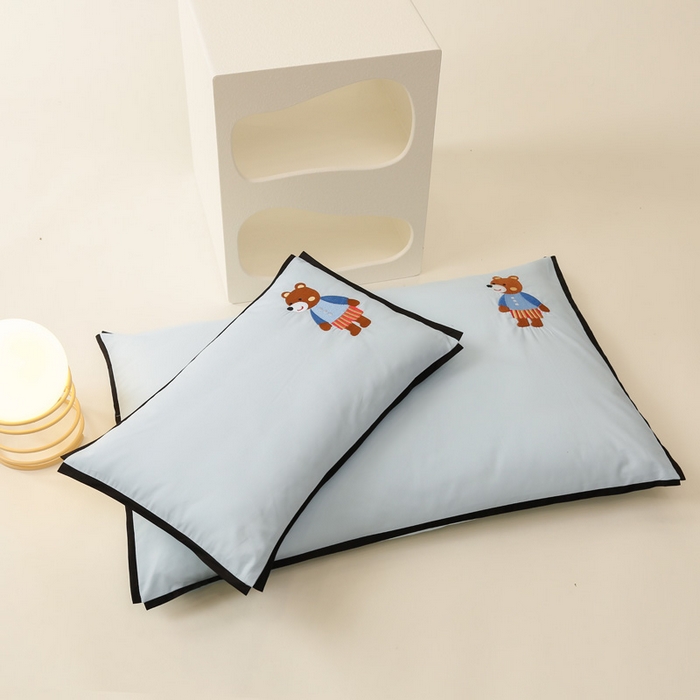 91家纺网 家纺一手货源 找家纺 喜多兔儿童家纺 2024新款高精密纯棉水洗棉枕套 蓝色小熊崽