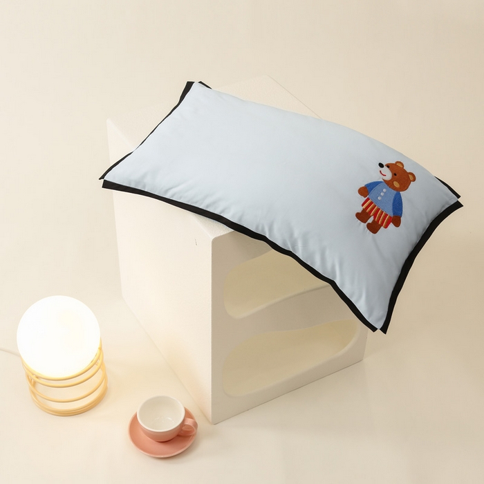 91家纺网 家纺一手货源 找家纺 喜多兔儿童家纺 2024新款高精密纯棉水洗棉枕套 蓝色小熊崽