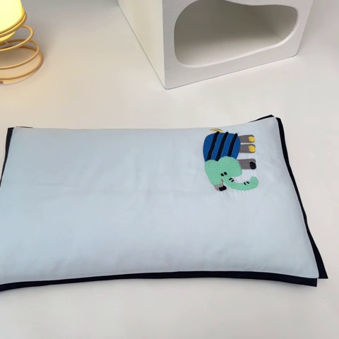 91家纺网 家纺一手货源 找家纺 喜多兔儿童家纺 2024新款高精密纯棉水洗棉枕套 蓝色小象崽