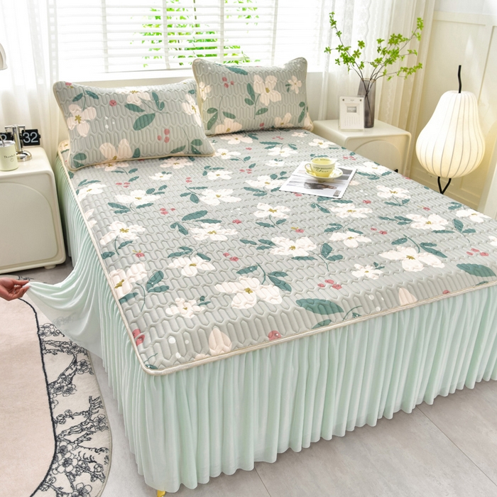 91家纺网 家纺一手货源 找家纺 诺梵家纺 2024新款0.5凉感丝乳胶凉席床裙款三件套 夏花绿