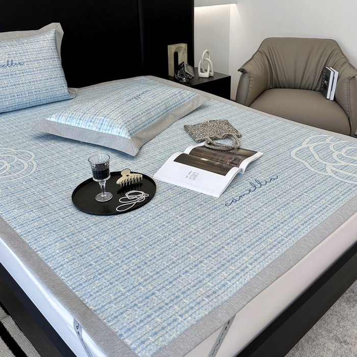 91家纺网 家纺一手货源 找家纺 JUICY 橘滋家纺 2024新款A类数码印花抑菌冰丝床席款床笠款软凉席套件 赛琳-蓝（平席款）