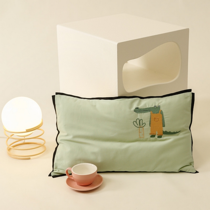 91家纺网 家纺一手货源 找家纺 喜多兔儿童家纺 2024新款高精密纯棉水洗棉枕套 绿色小鳄鱼