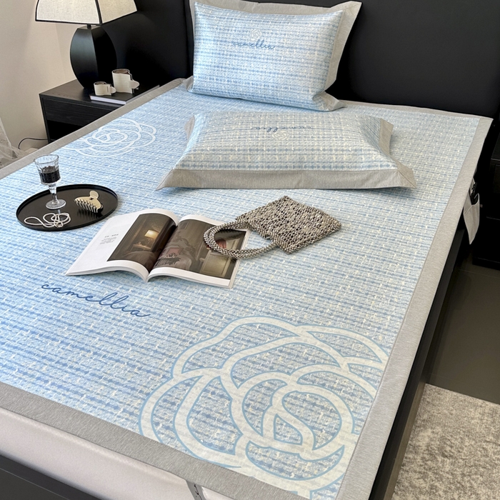 91家纺网 家纺一手货源 找家纺 JUICY 橘滋家纺 2024新款A类数码印花抑菌冰丝床席款床笠款软凉席套件 赛琳-蓝（平席款）