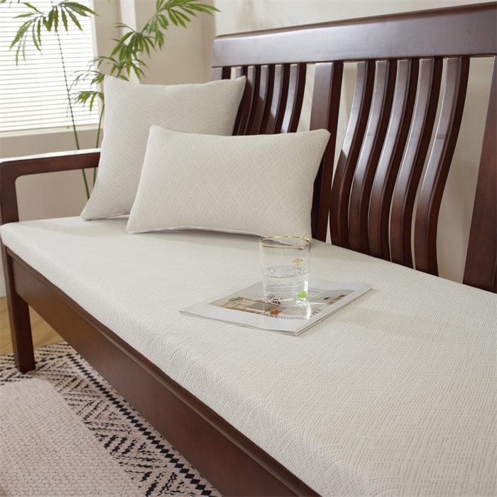 91家纺网 家纺一手货源 找家纺 共鸣沙发垫 2024新款50D高密度高回弹四季款海绵沙发垫 回形格米色