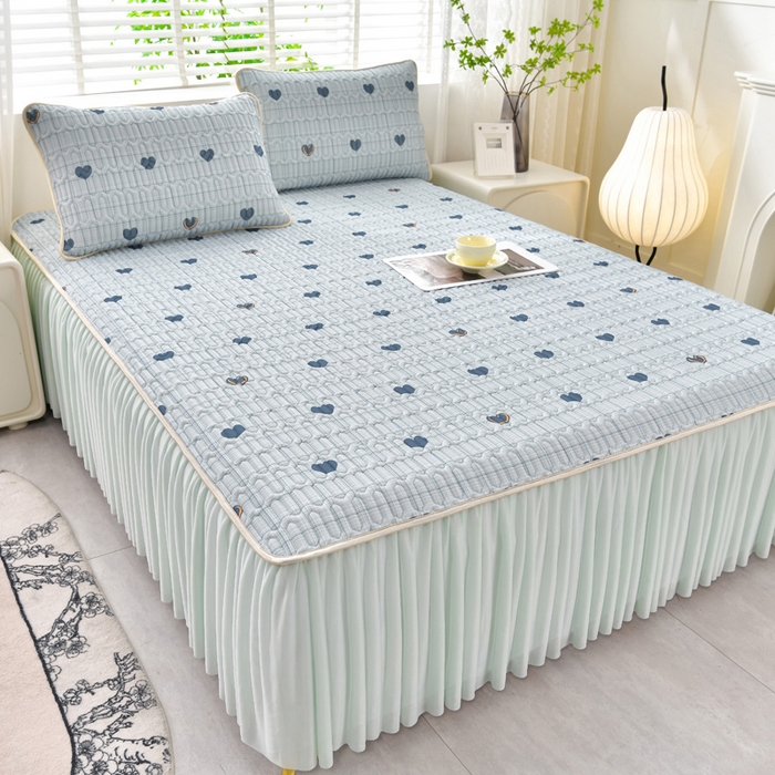 91家纺网 家纺一手货源 找家纺 诺梵家纺 2024新款0.5凉感丝乳胶凉席床裙款三件套 怦然心动蓝