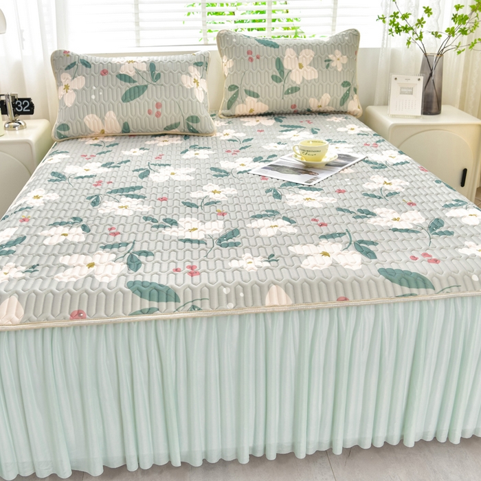 91家纺网 家纺一手货源 找家纺 诺梵家纺 2024新款0.5凉感丝乳胶凉席床裙款三件套 夏花绿