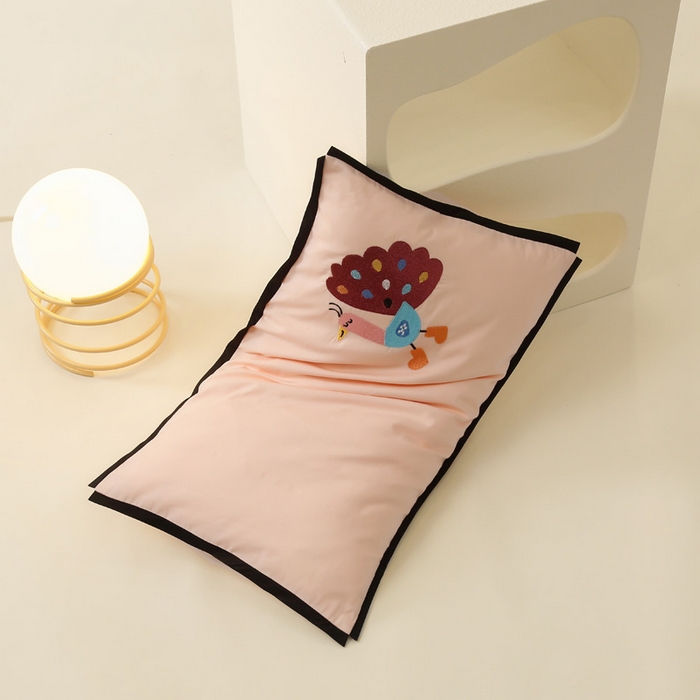 91家纺网 家纺一手货源 找家纺 喜多兔儿童家纺 2024新款高精密纯棉水洗棉枕套 粉色小孔雀