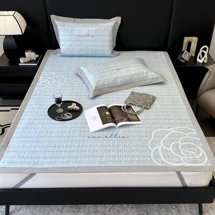 91家纺网 家纺一手货源 找家纺 JUICY 橘滋家纺 2024新款A类数码印花抑菌冰丝床席款床笠款软凉席套件 赛琳-蓝（平席款）