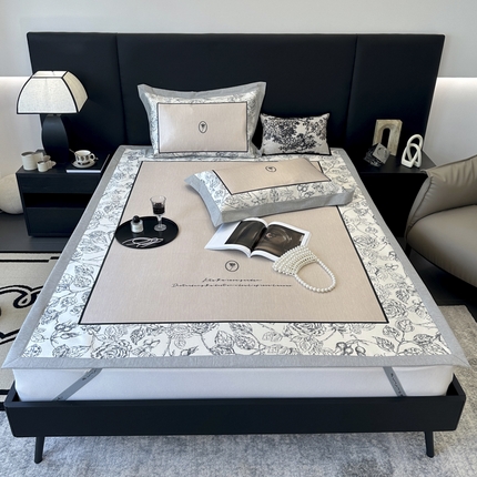 91家纺网 家纺一手货源 找家纺 JUICY 橘滋家纺 2024新款A类数码印花抑菌冰丝床席款床笠款软凉席套件 菲奥娜-粉（平席款）