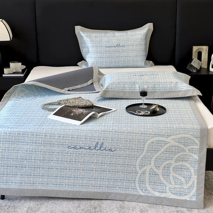 91家纺网 家纺一手货源 找家纺 JUICY 橘滋家纺 2024新款A类数码印花抑菌冰丝床席款床笠款软凉席套件 赛琳-蓝（平席款）