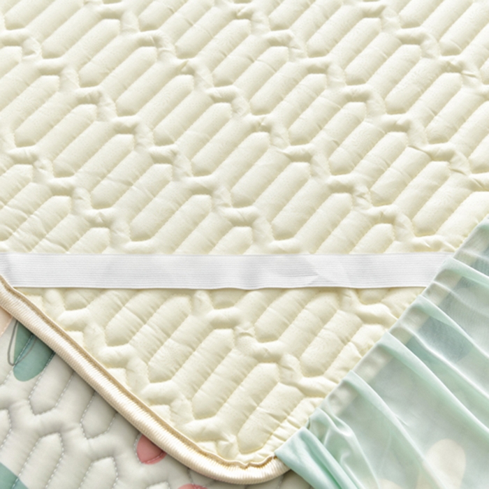 91家纺网 家纺一手货源 找家纺 诺梵家纺 2024新款0.5凉感丝乳胶凉席床裙款三件套 夏花绿