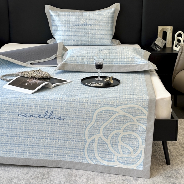 91家纺网 家纺一手货源 找家纺 JUICY 橘滋家纺 2024新款A类数码印花抑菌冰丝床席款床笠款软凉席套件 赛琳-蓝（平席款）