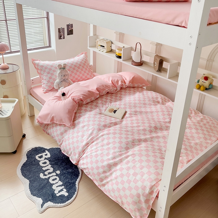 91家纺网 家纺一手货源 找家纺 楠沐家纺 2025新款无印风亲肤柔软水洗棉磨毛学生床四件套 棋盘格粉