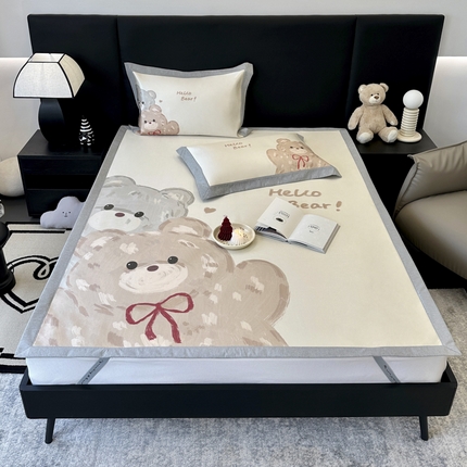 91家纺网 家纺一手货源 找家纺 JUICY 橘滋家纺 2024新款A类数码印花抑菌冰丝床席款床笠款软凉席套件 大眼熊仔（平席款）