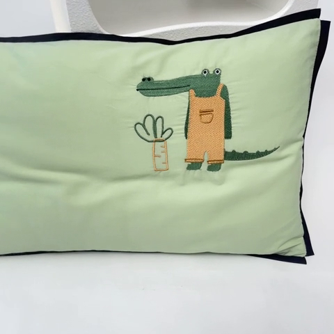 91家纺网 家纺一手货源 找家纺 喜多兔儿童家纺 2024新款高精密纯棉水洗棉枕套 绿色小鳄鱼