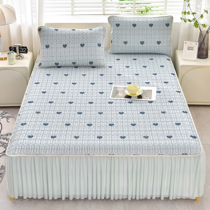 91家纺网 家纺一手货源 找家纺 诺梵家纺 2024新款0.5凉感丝乳胶凉席床裙款三件套 怦然心动蓝