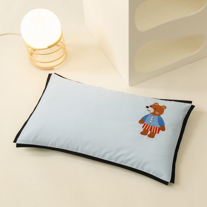 91家纺网 家纺一手货源 找家纺 喜多兔儿童家纺 2024新款高精密纯棉水洗棉枕套 蓝色小熊崽