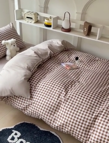 91家纺网 家纺一手货源 找家纺 楠沐家纺 2025新款无印风亲肤柔软水洗棉磨毛学生床四件套 咖小格