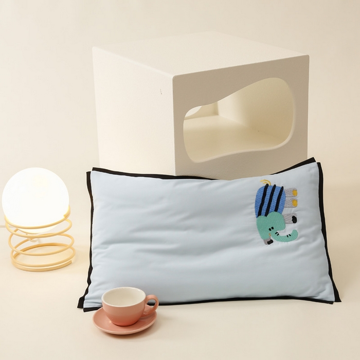 91家纺网 家纺一手货源 找家纺 喜多兔儿童家纺 2024新款高精密纯棉水洗棉枕套 蓝色小象崽