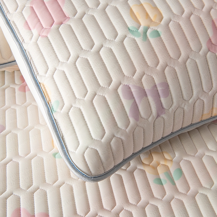 91家纺网 家纺一手货源 找家纺 佳梦达 新款0.4厚度纯色凉感丝乳胶凉席三件套（风格二） 星河