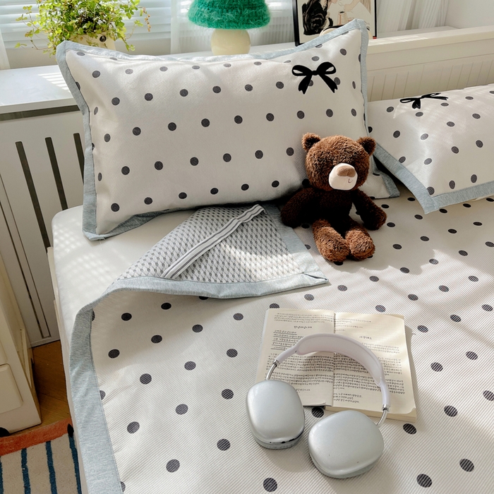 91家纺网 家纺一手货源 找家纺 顾里家纺 2024新款Chic韩系数码印绣养生冰藤席凉席套件 波点蝴蝶结