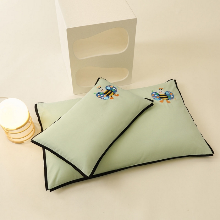 91家纺网 家纺一手货源 找家纺 喜多兔儿童家纺 2024新款高精密纯棉水洗棉枕套 绿色小蜜蜂