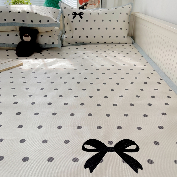 91家纺网 家纺一手货源 找家纺 顾里家纺 2024新款Chic韩系数码印绣养生冰藤席凉席套件 波点蝴蝶结