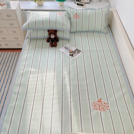 91家纺网 家纺一手货源 找家纺 （总）顾里家纺 2024新款Chic韩系数码印绣养生冰藤席凉席套件