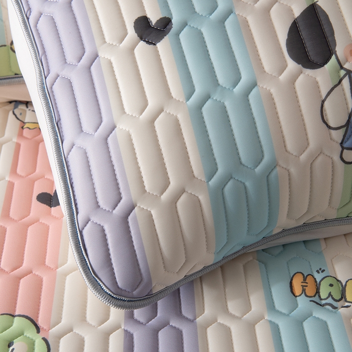 91家纺网 家纺一手货源 找家纺 佳梦达 新款0.4厚度纯色凉感丝乳胶凉席三件套（风格二） 彩虹吖