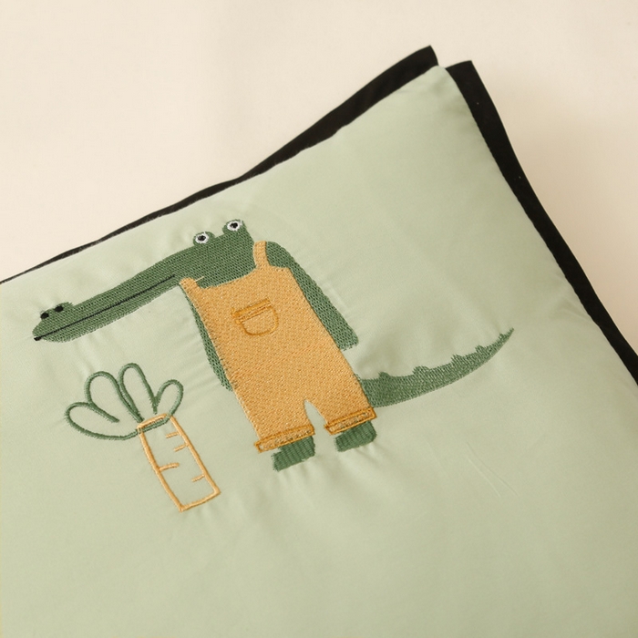 91家纺网 家纺一手货源 找家纺 喜多兔儿童家纺 2024新款高精密纯棉水洗棉枕套 绿色小鳄鱼