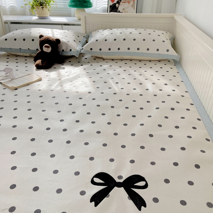 91家纺网 家纺一手货源 找家纺 顾里家纺 2024新款Chic韩系数码印绣养生冰藤席凉席套件 波点蝴蝶结