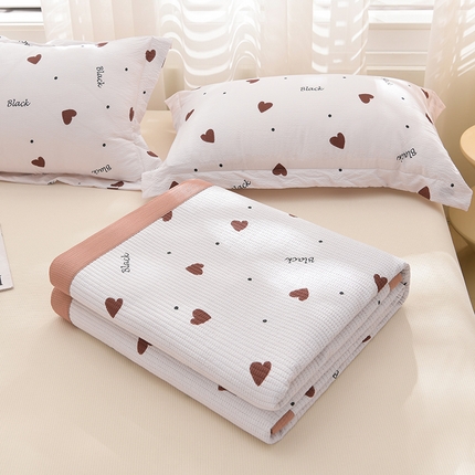 91家纺网 家纺一手货源 找家纺 圣靓家纺 2025新款泡泡棉夹棉床盖 甜蜜心跳