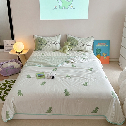 91家纺网 家纺一手货源 找家纺 美乐迪家纺 2024新款A类凉感丝ins韩风乳胶+夏被四件套 小恐龙