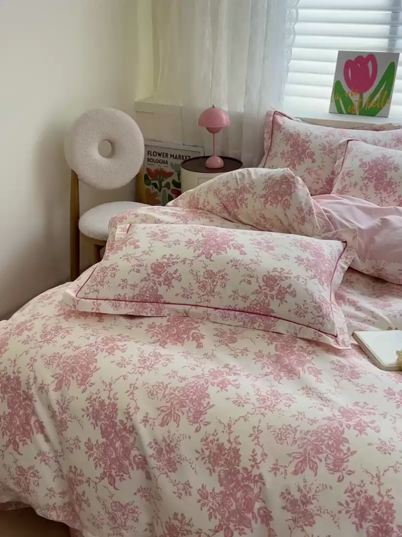 91家纺网 家纺一手货源 找家纺 乐童 2024新款直播爆款13070纯棉印花吊边款一字绣四件套 第五波 藤曼花影 粉