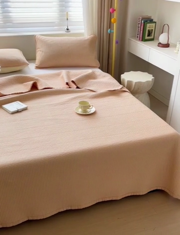 91家纺网 家纺一手货源 找家纺 羽爱家纺 2024新款双面纯色全棉水洗床盖 米驼