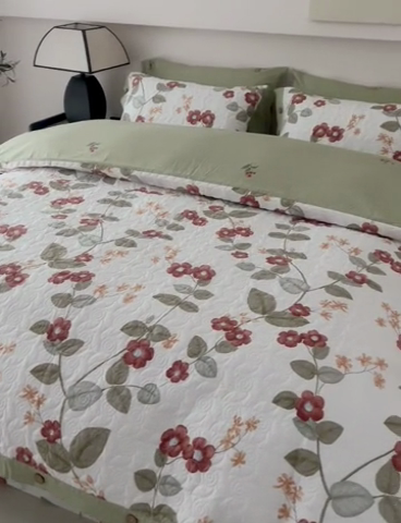 91家纺网 家纺一手货源 找家纺 优乐家纺 2025新款纯棉印花夹棉系列四件套-纽扣款 和颜悦色
