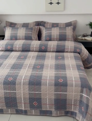 91家纺网 家纺一手货源 找家纺 优乐家纺 2025新款全棉斜纹13376宽边枕套床盖三件套 博尔-咖