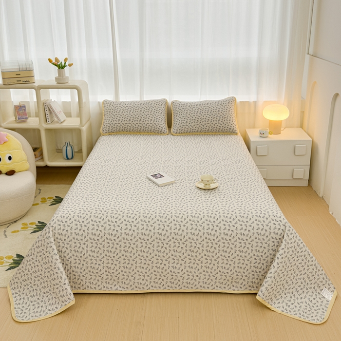 91家纺网 家纺一手货源 找家纺 金丝鸟家纺 2024新款双面全棉夹棉床盖 米色小花