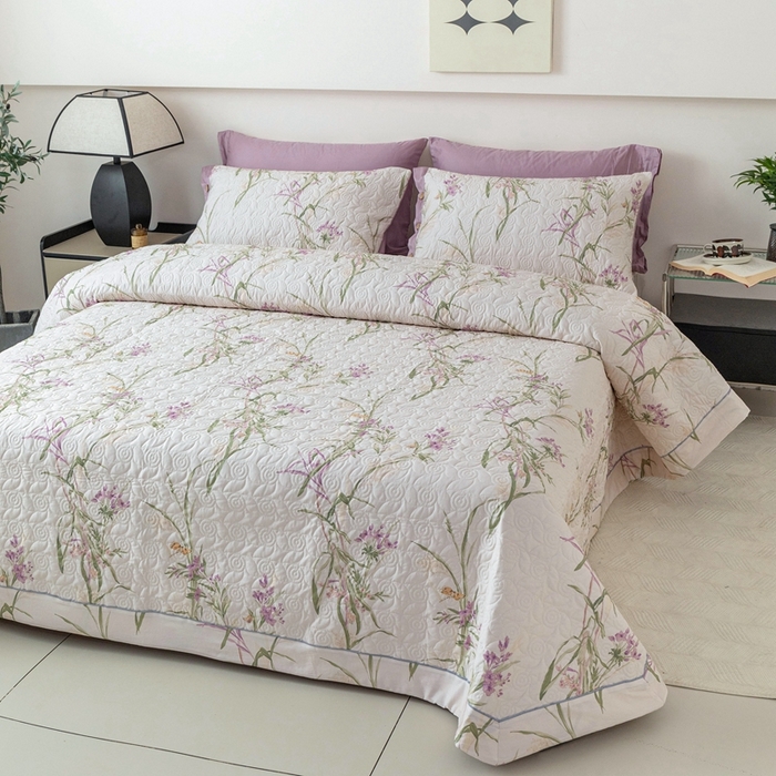 91家纺网 家纺一手货源 找家纺 优乐家纺 2025新款纯棉印花夹棉系列床盖三件套-纽扣款 迷雾